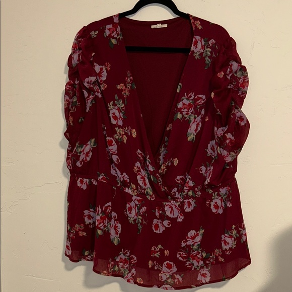Maurices 3X Low V Neck Rouched Sleeve Floral Print Blouse - Picture 3 of 13